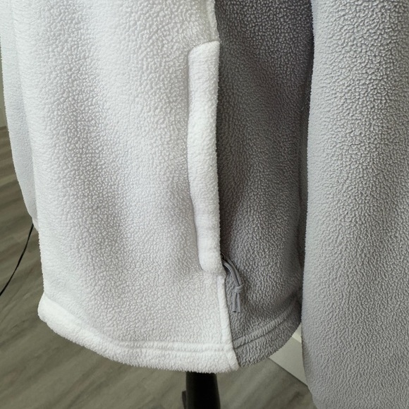 The North Face Flashdry Women’s Fleece Jacket (M) - Picture 5 of 10